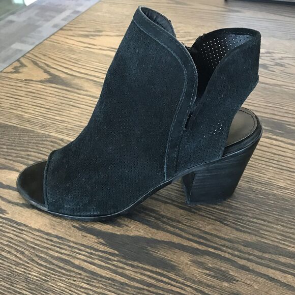Steve Madden Maxine Black Perforated Suede Leather Open Toe Sandal Bootie 7.5 - Picture 1 of 13